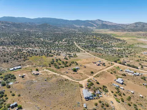 24804 Rodeo Dr, Tehachapi, CA 93561 photo 64