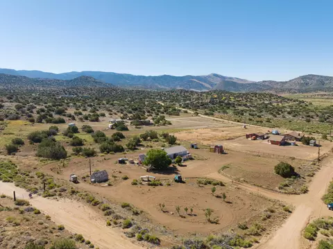24804 Rodeo Dr, Tehachapi, CA 93561 photo 35