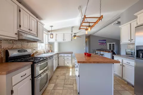 24804 Rodeo Dr, Tehachapi, CA 93561 photo 15