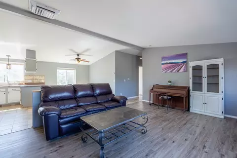 24804 Rodeo Dr, Tehachapi, CA 93561 photo 8