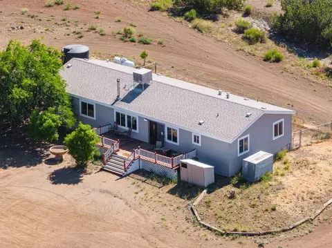 24804 Rodeo Dr, Tehachapi, CA 93561 photo 2