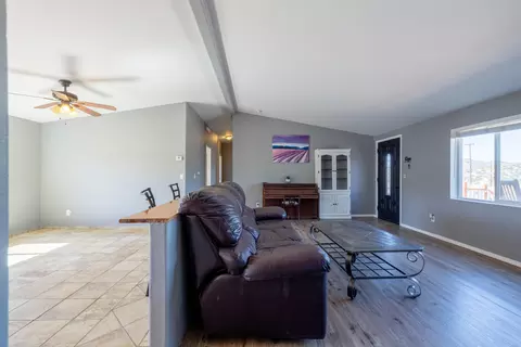 24804 Rodeo Dr, Tehachapi, CA 93561 photo 7