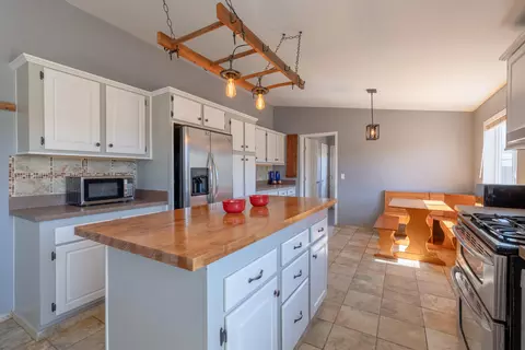 24804 Rodeo Dr, Tehachapi, CA 93561 photo 13