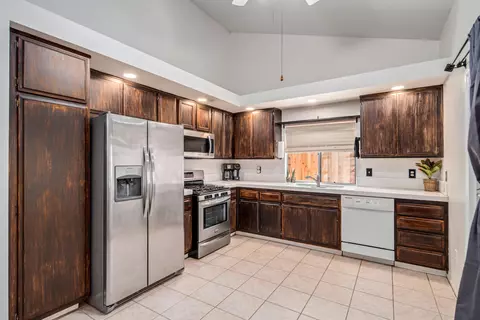 37717 17th St E, Palmdale, CA 93550 photo 9