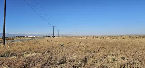 60 Th Street Westg6, Lancaster, CA 93536