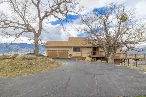 27080 Oakflat Dr, Tehachapi, CA 93561