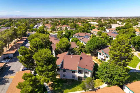 44400 15th St E #5, Lancaster, CA 93535