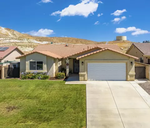 2101 Natalie Dr, Rosamond, CA 93560