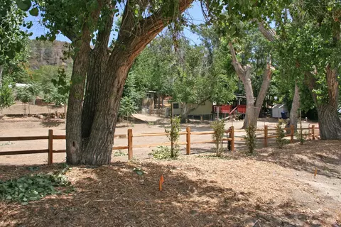 Newvale Drive, Lake Hughes, CA 93532