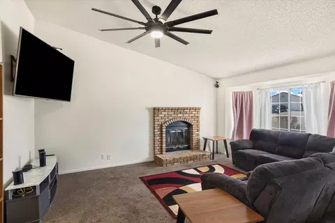 2316 Thomas Ave, Palmdale, CA 93550 photo 3