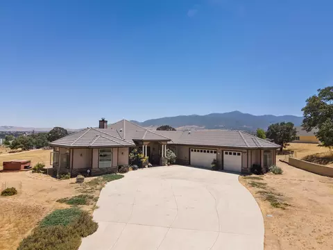 21080 Black Oak Dr, Tehachapi, CA 93561