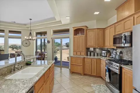 21080 Black Oak Dr, Tehachapi, CA 93561 photo 13