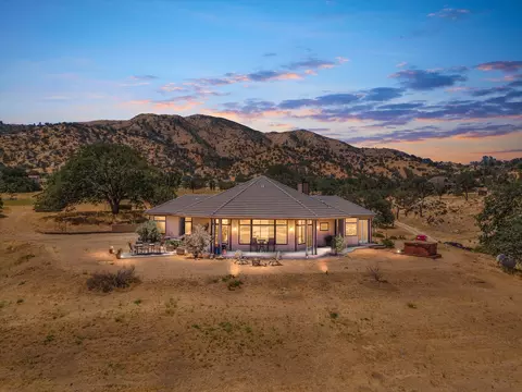 21080 Black Oak Dr, Tehachapi, CA 93561 photo 2