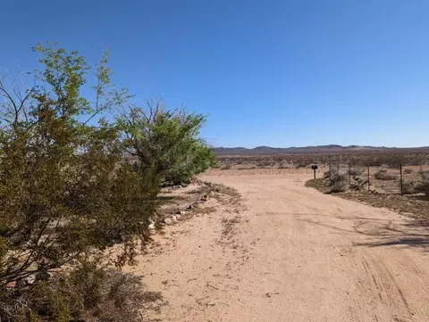17881 Link Rd, Helendale, CA 92342 photo 2