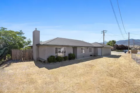 20600 Ridgecrest Dr, Tehachapi, CA 93561