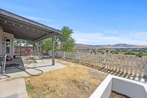 20600 Ridgecrest Dr, Tehachapi, CA 93561 photo 4