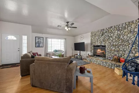 20600 Ridgecrest Dr, Tehachapi, CA 93561 photo 7