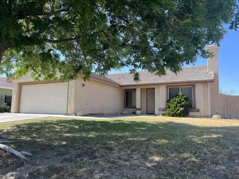 3051 Viana Dr, Palmdale, CA 93550