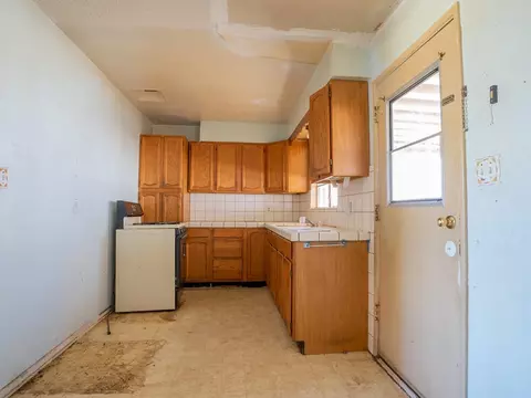 1114 Oldfield St W, Lancaster, CA 93534 photo 3