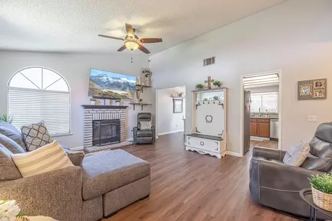 2822 Princeton Way, Lancaster, CA 93536 photo 4