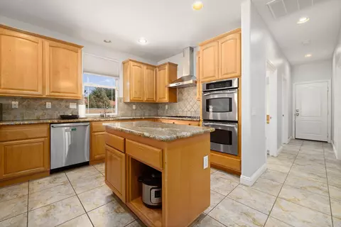 8753 Ave D2 W, Lancaster, CA 93536 photo 6