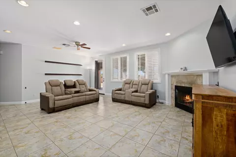 8753 Ave D2 W, Lancaster, CA 93536 photo 3