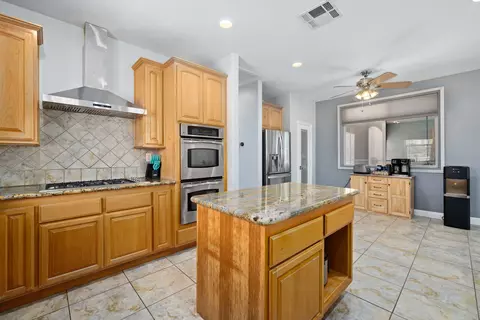 8753 Ave D2 W, Lancaster, CA 93536 photo 7
