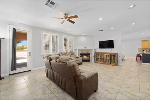 8753 Ave D2 W, Lancaster, CA 93536 photo 4