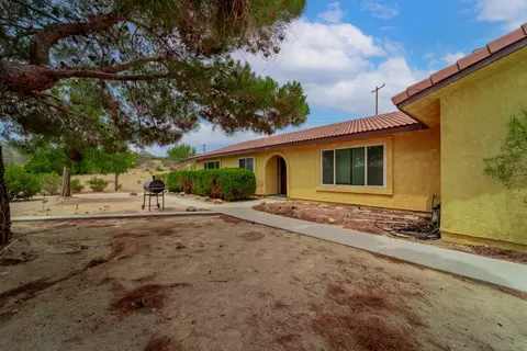 301 Avenue S E, Palmdale, CA 93550 photo 3