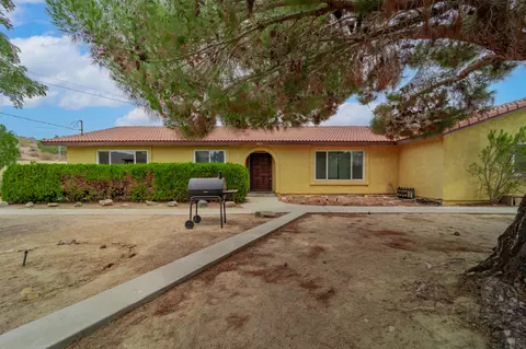 301 Avenue S E, Palmdale, CA 93550