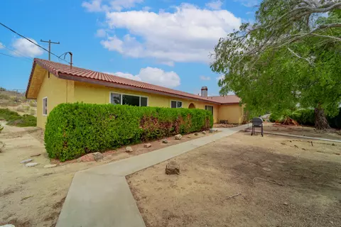 301 Avenue S E, Palmdale, CA 93550 photo 2