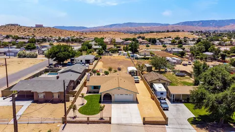 4212 Avenue L6 W, Lancaster, CA 93536