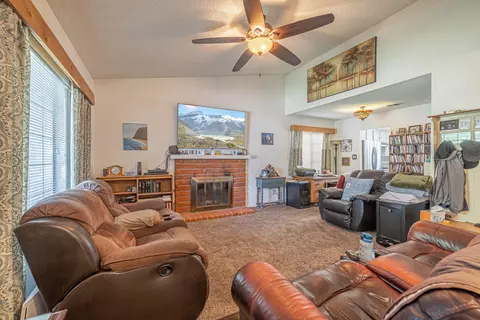 1011 Nugent St E, Lancaster, CA 93535 photo 5