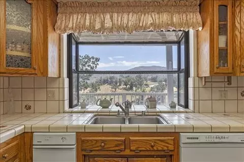 30220 Garces Ct, Tehachapi, CA 93561 photo 11