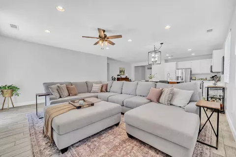 4036 Jonathan St, Lancaster, CA 93536 photo 9