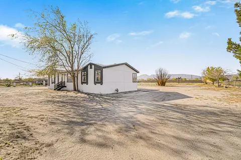 9820 Palmdale Blvd E, Palmdale, CA 93591
