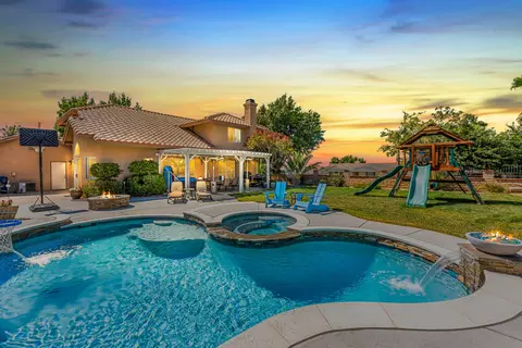 41558 Sandalwood Pl, Quartz Hill, CA 93536