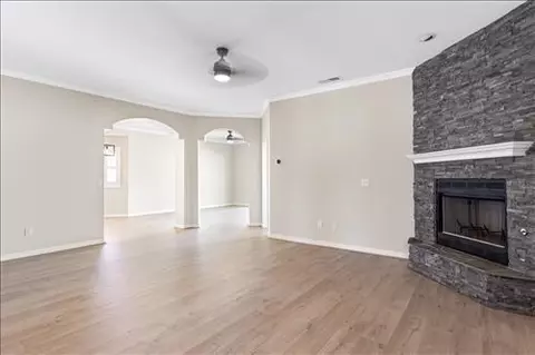 Living - 810 Mulberry St, Tehachapi, CA 93561 photo 1 of 1