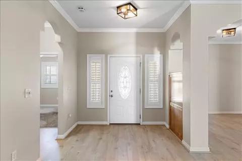 Entry Way - 810 Mulberry St, Tehachapi, CA 93561 photo 1 of 2