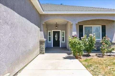 Exterior - 810 Mulberry St, Tehachapi, CA 93561 photo 3 of 7