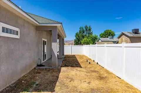 Exterior - 810 Mulberry St, Tehachapi, CA 93561 photo 6 of 7