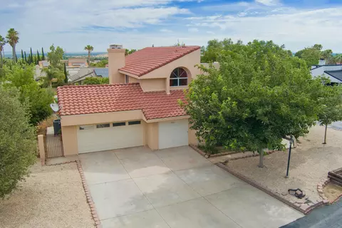 5301 Gardendale Ln, Palmdale, CA 93551