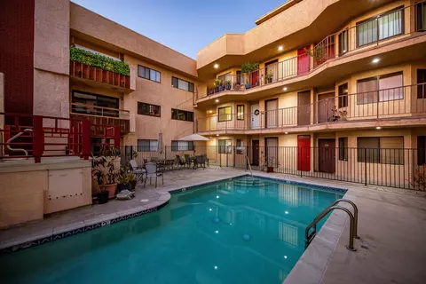 8710 Independence Ave #106, Canoga Park, CA 91304