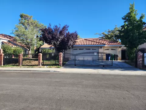 350 Sunrise Ter, Palmdale, CA 93551