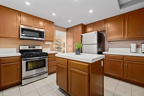 37729 49th St E, Palmdale, CA 93552 photo 3