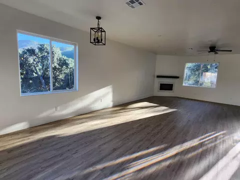 22473 Zurich Dr, Tehachapi, CA 93561 photo 6