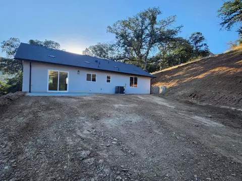 22473 Zurich Dr, Tehachapi, CA 93561 photo 3