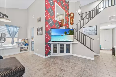 44708 Tarragon Dr, Lancaster, CA 93536 photo 5