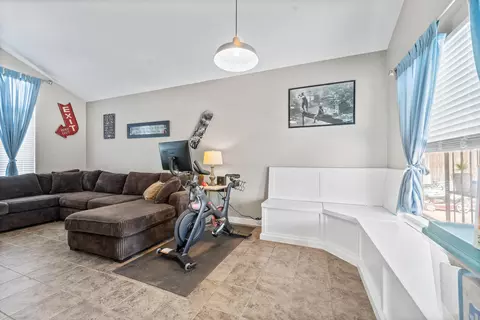 44708 Tarragon Dr, Lancaster, CA 93536 photo 10