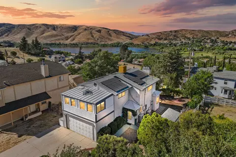 14831 Ripton Rd, Lake Hughes, CA 93532